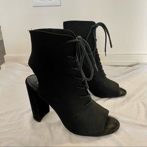Steve Madden Black Chunky Heel, Laced Up